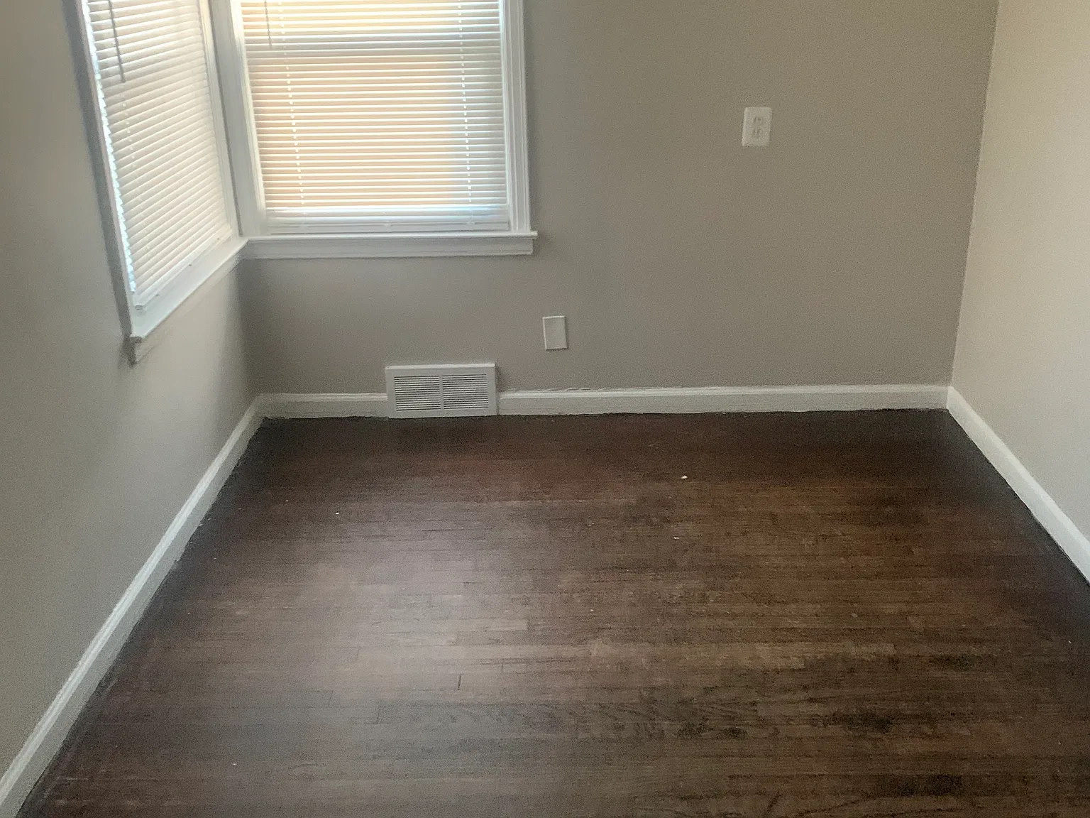 3 bed, 1.5 bath, 1007 sqft, $1,450 — Photo 3
