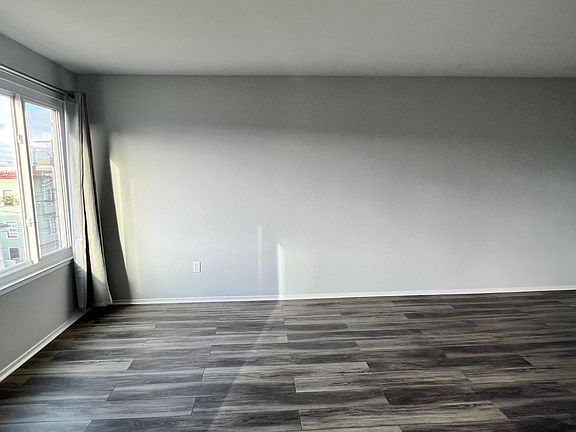 5th image of 119 Day St APT 202