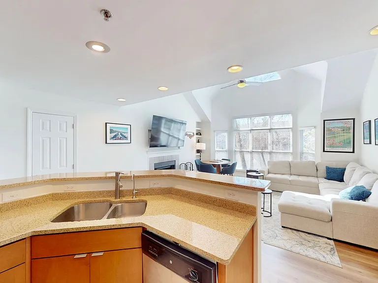 521 N Graham St #3E — Photo 13