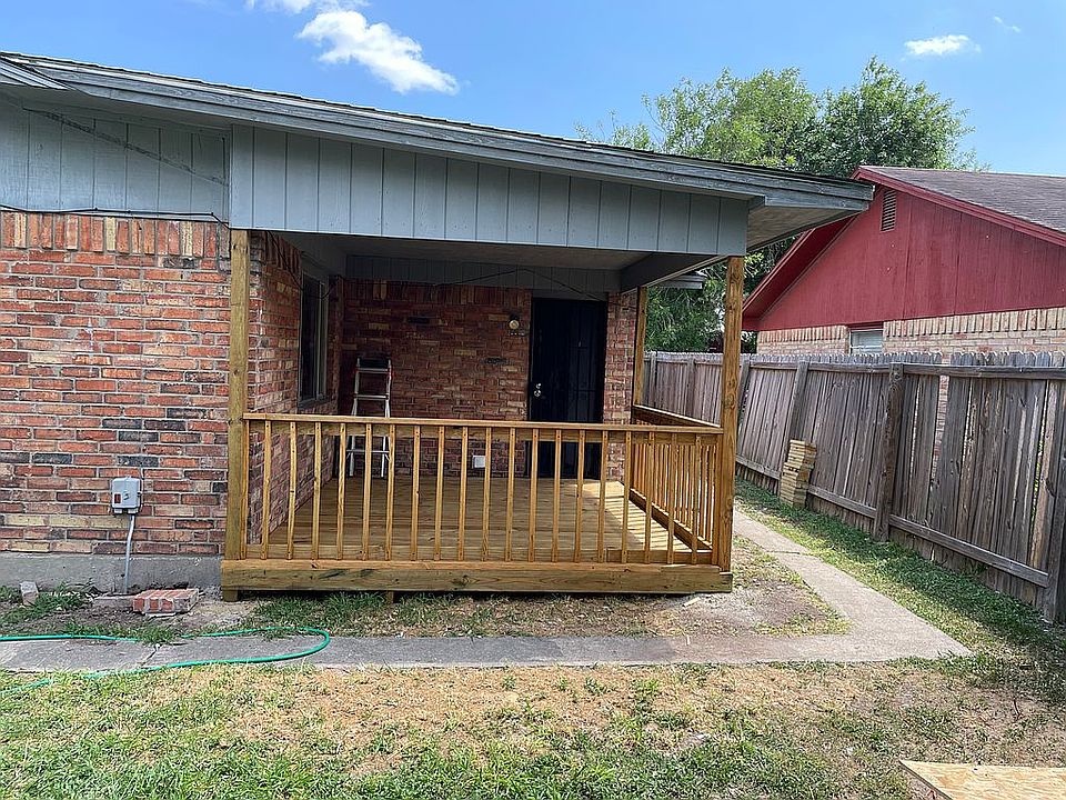 2nd image of 3921 Darrell St