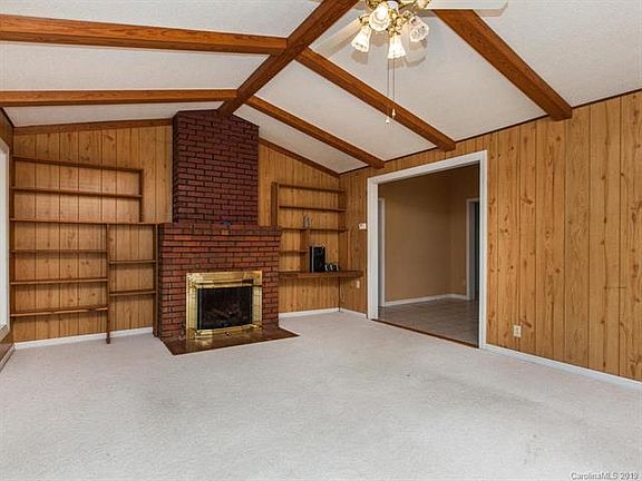 4th image of 32 Sycamore Cir