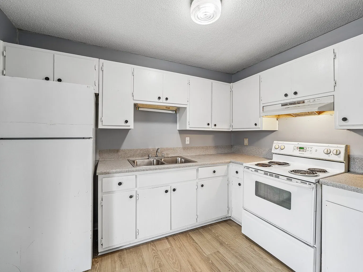 Harrison Court Apartments — Photo 3
