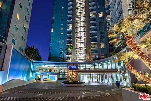 13700 Marina Pointe Dr #817 Photo 1
