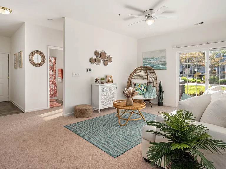 Marley Manor Luxury Apartment Homes — Photo 11