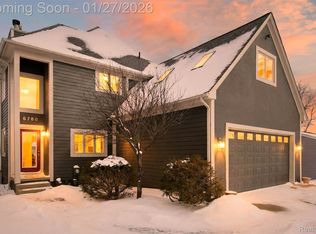 6780 Desmond Rd, Waterford, MI 48329