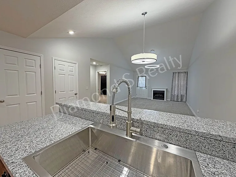 1331 W Sackett St — Photo 11