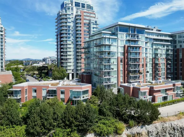 100 Saghalie Rd #Townhouse 5, Victoria, BC V9A 0A1