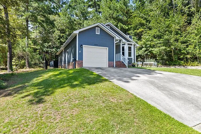 3 bed, 2.0 bath, 1194 sqft, $1,550 — Photo 2