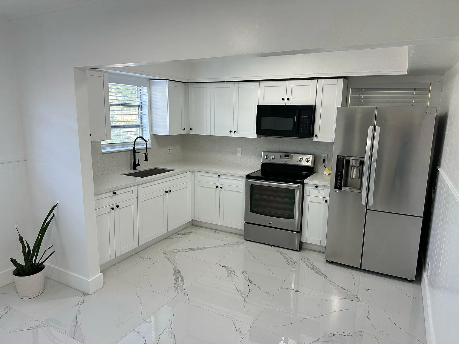4 bed, 6.0 bath, 2012 sqft, $1,308 — Photo 3
