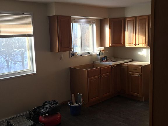 3rd image of 92 Colden Ct