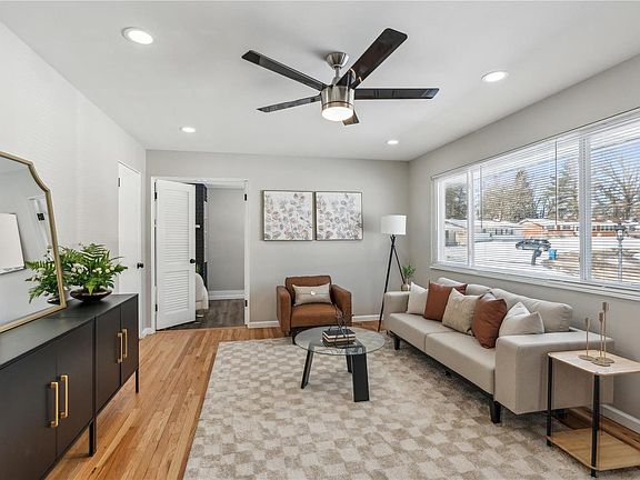 3rd image of 11567 Joslyn Ct
