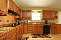 3rd image of 1326 Ravenscourt Dr