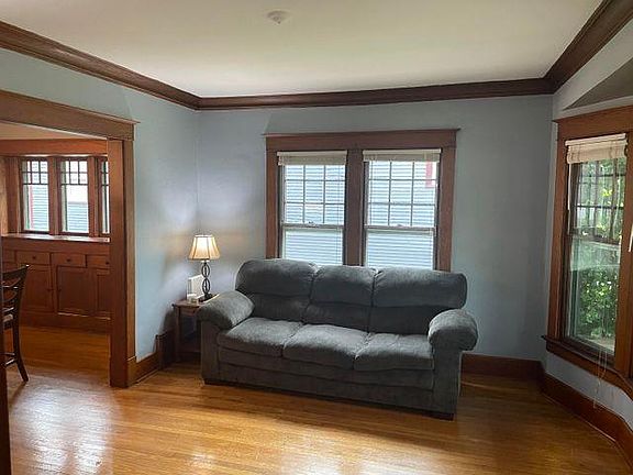 3rd image of 135 Dean St NE