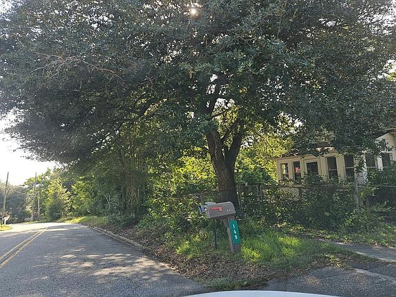 4th image of 149 Senn St