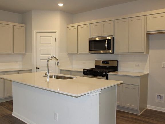 2nd image of 2407 Ekvall Dr