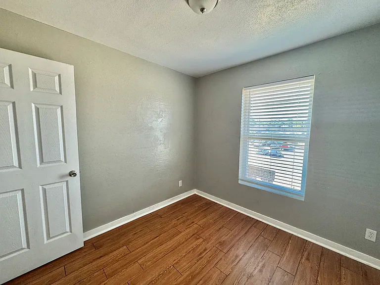 2034 NW 25th St #8 — Photo 16