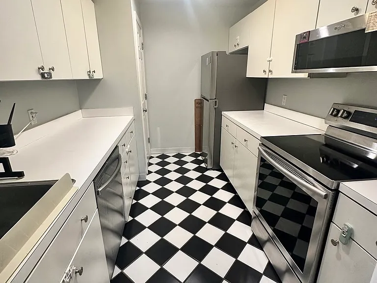 10 Weston Ave #411 — Photo 14