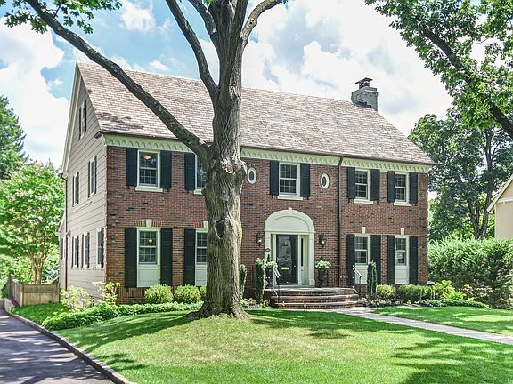 2nd image of 160 Charlton Ave