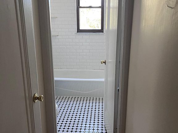 4th image of 87 Washington Ave
