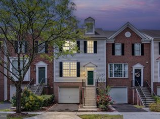 43671 Scarlet Sq, Chantilly, VA 20152
