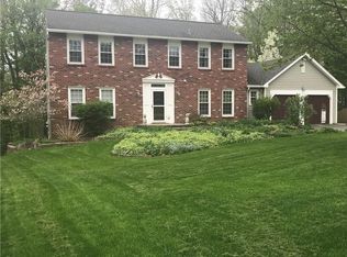 82 Bent Oak Trl, Fairport, NY 14450