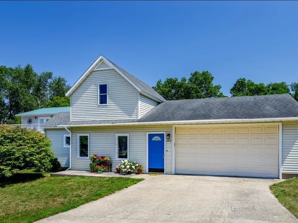 323 Benzie Ct, Beulah, MI 49617