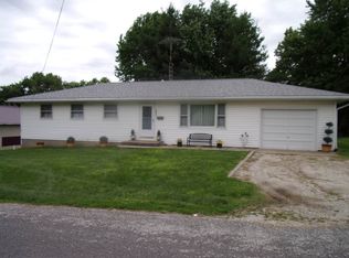 226 Central St, White Hall, IL 62092
