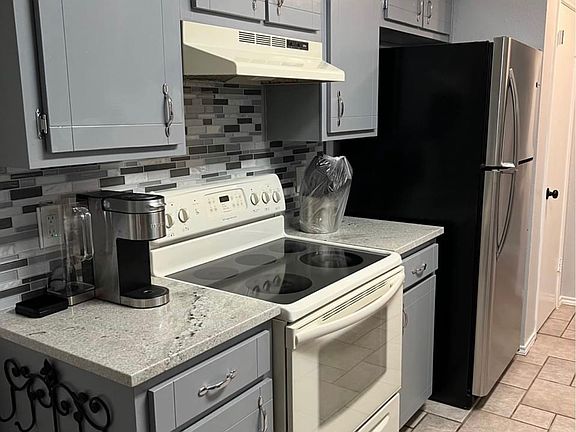 4th image of 7706 Avenue V