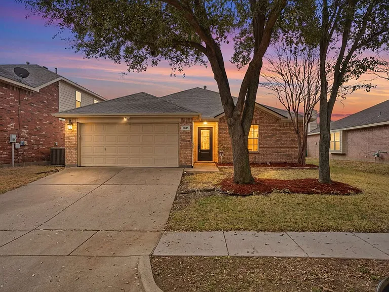 1039 Wood Brook Dr — Photo 2