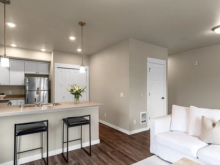 627 N Fife St — Photo 12