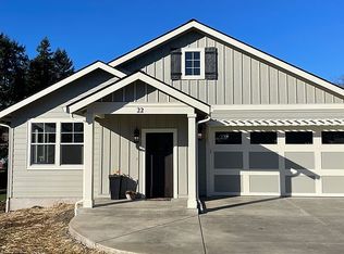 22 Cedar Ln, Cathlamet, WA 98612