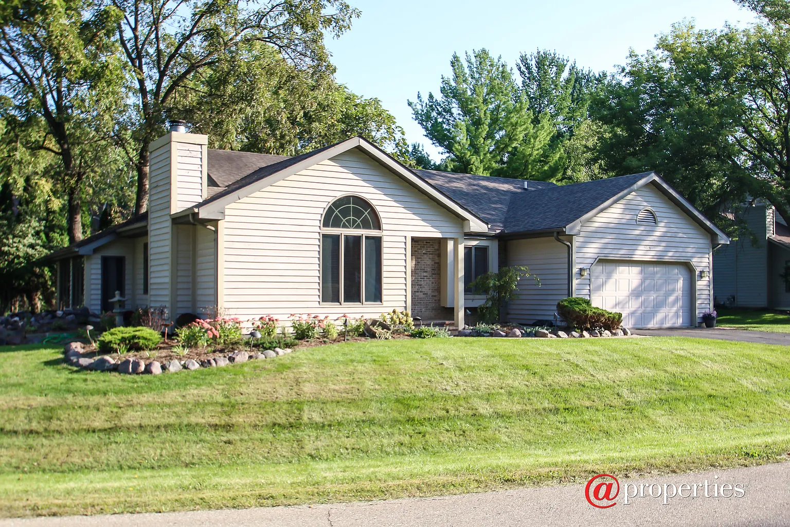 524 Morgan Dr photo 1