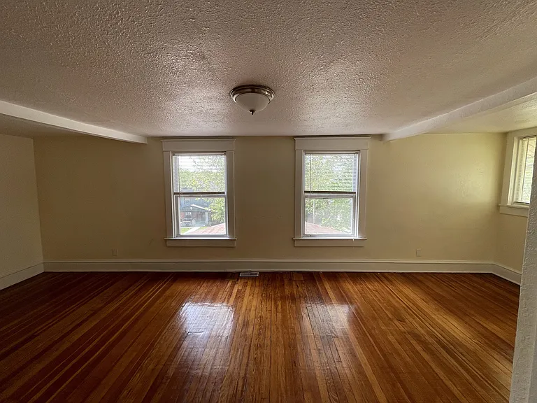 4415 Forest Ave — Photo 43