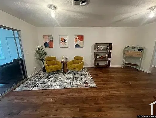 3 bed, 1566 sqft, $2,499 — Photo 3