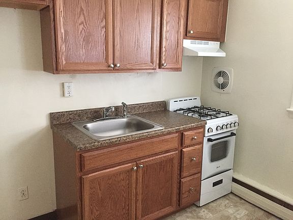 3rd image of 537-39 McKinley St #1-A