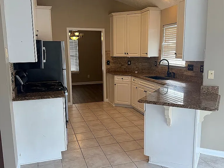 3 bed, 1730 sqft, $1,900 — Photo 2