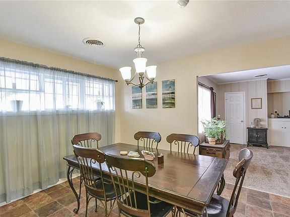 5th image of 702 Hill St