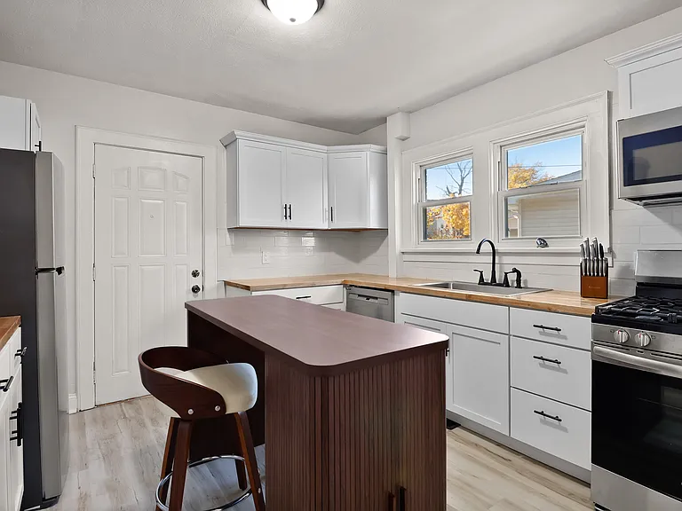 105 Main St #1 — Photo 16