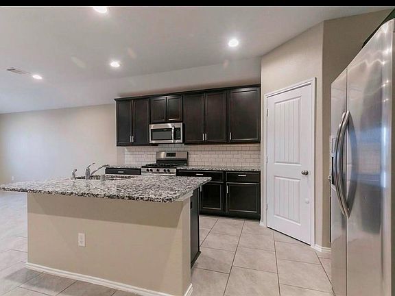 3rd image of 502 Poppy Field Ct