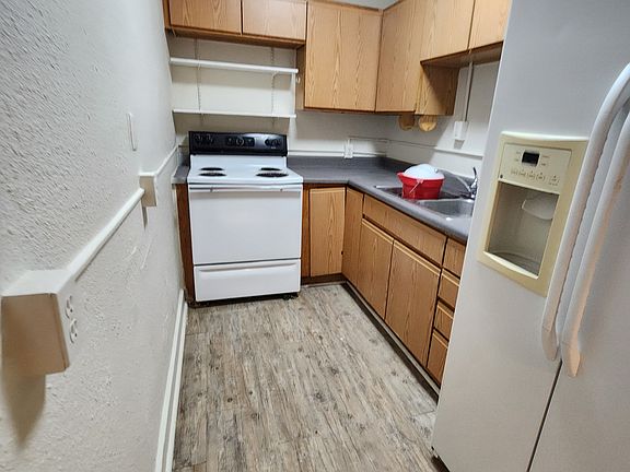 3rd image of 2751 Campbell St #8