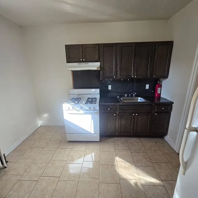 3 bed, $1,895 — Photo 4