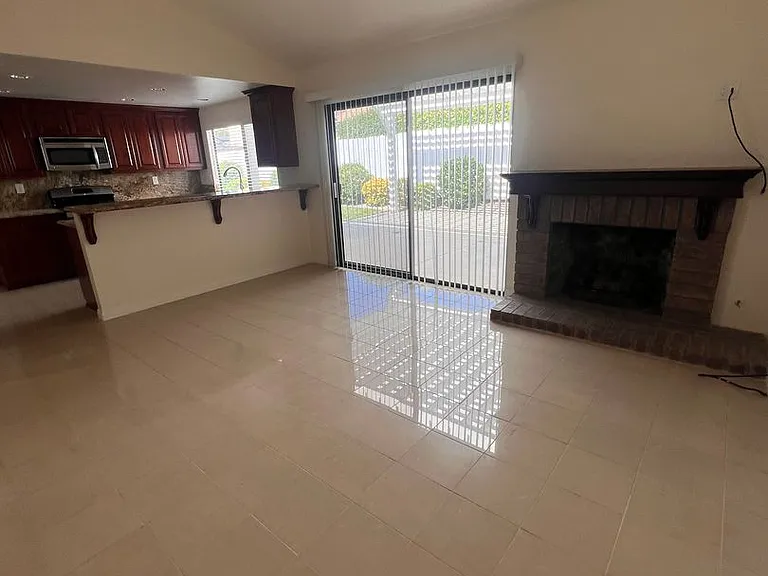 1142 Ashbury Ct — Photo 6
