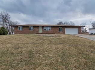 6 Kingsbury Dr, Bethalto, IL 62010