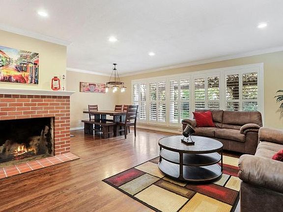 3rd image of 1060 Country Club South Blvd