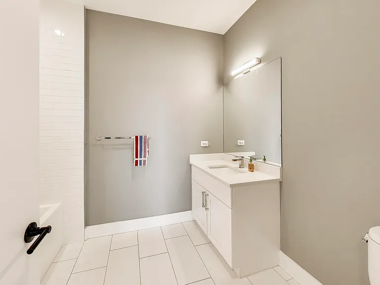 3001 N Southport Ave #403 — Photo 8