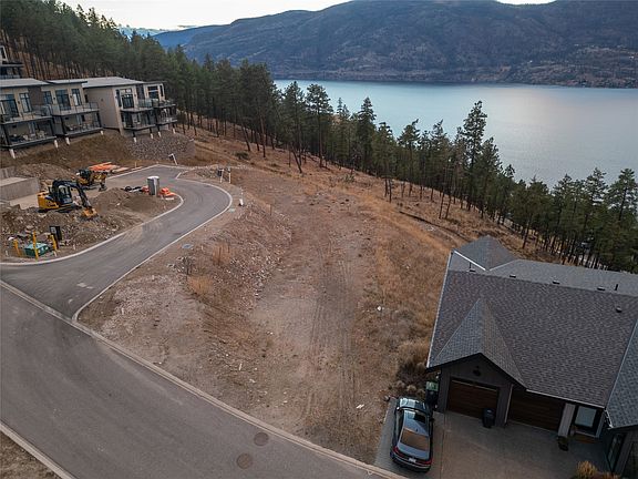2nd image of 3292 Aspen Ln