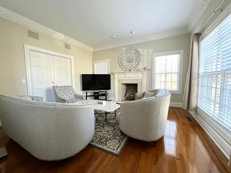 256 W Haviland Ln — Photo 4
