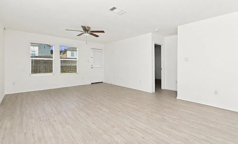 4 bed, 2.0 bath, 1627 sqft, $1,670 — Photo 4