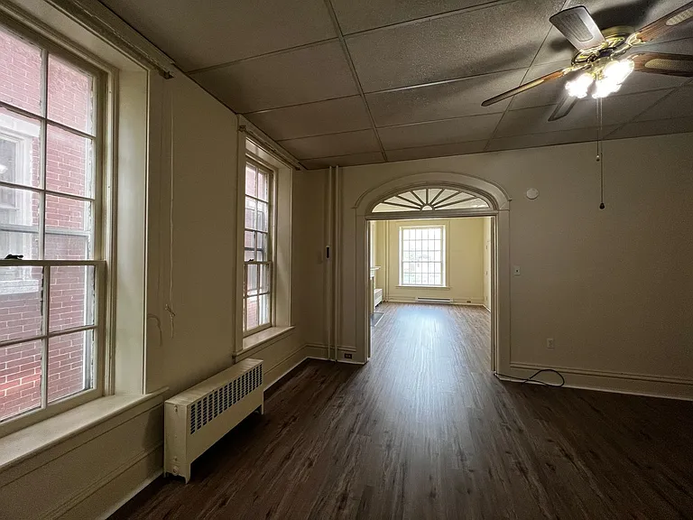 212 E Main St - DNTF — Photo 9