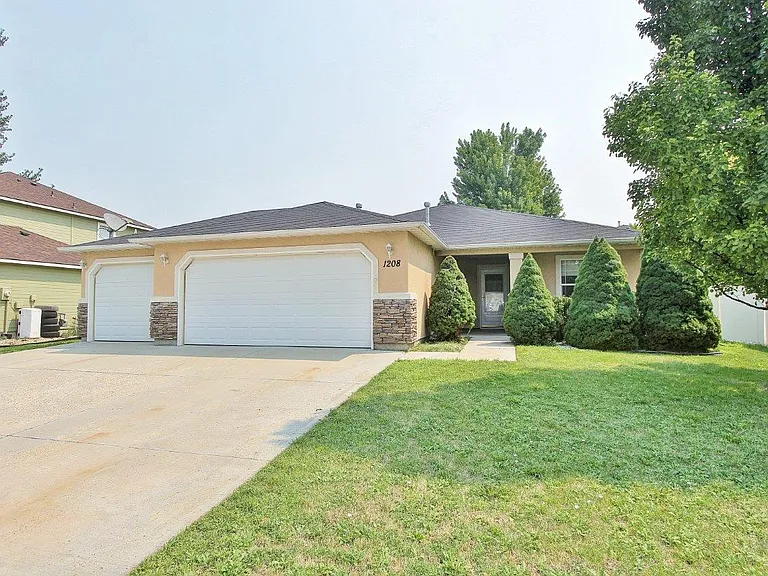 1208 N Cheshire Dr — Photo 1